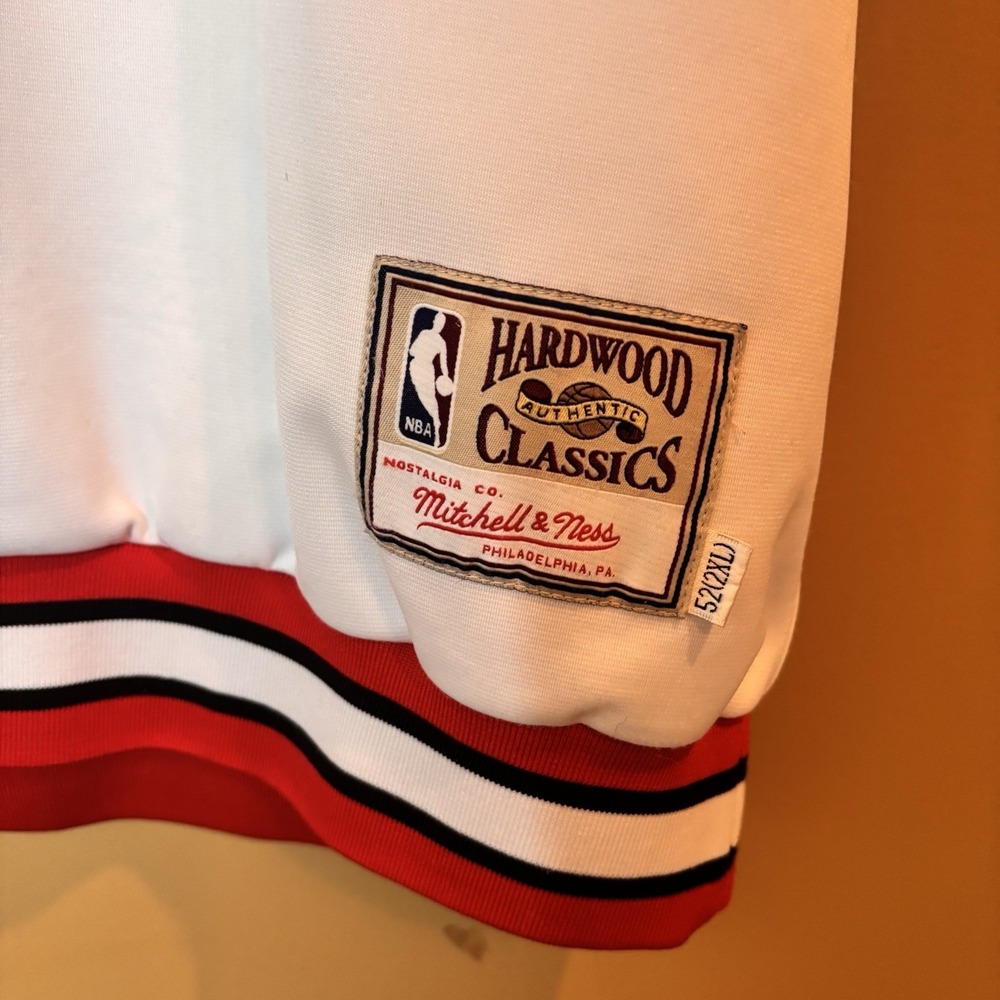 Mitchell & Ness Chicago Bulls Hardwood Classics Warm Up Shooting Shirt 2XL 52 - Picture 2 of 8